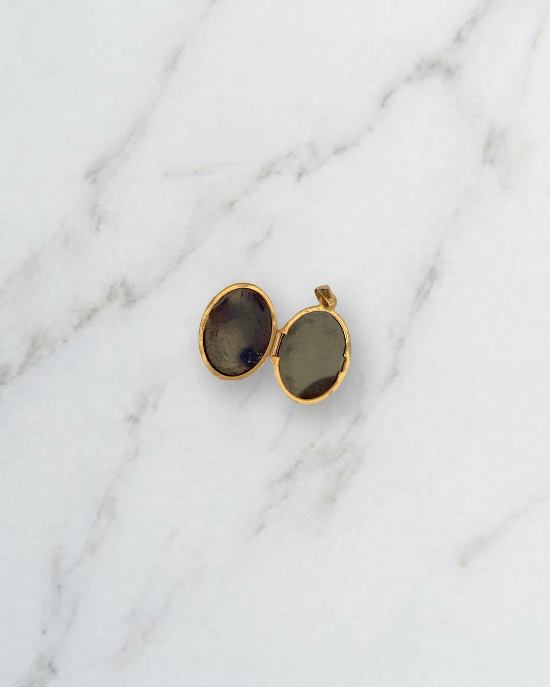 Oval locket — Photo 3